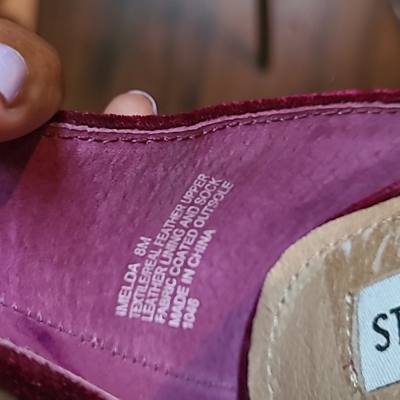 Steve Madden Textured Real Feather Upper - Picture 4 of 7